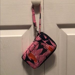 ⚡️Vera Bradley “Loves me...” smartphone wristlet